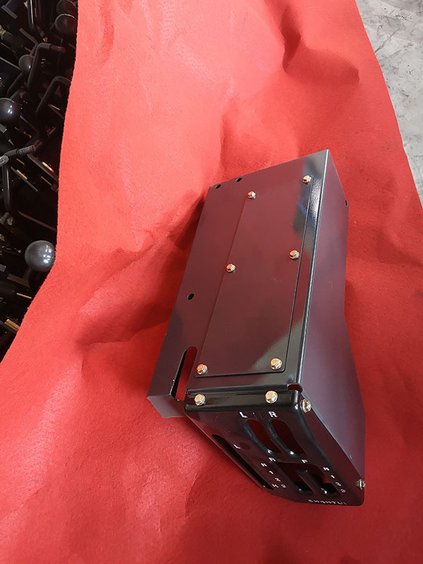 操纵箱体总成