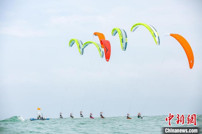 海南琼海海域开启2023全国风筝板冠军赛：水翼与