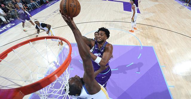 爵士终场前关键三分绝杀勇士 避免连败