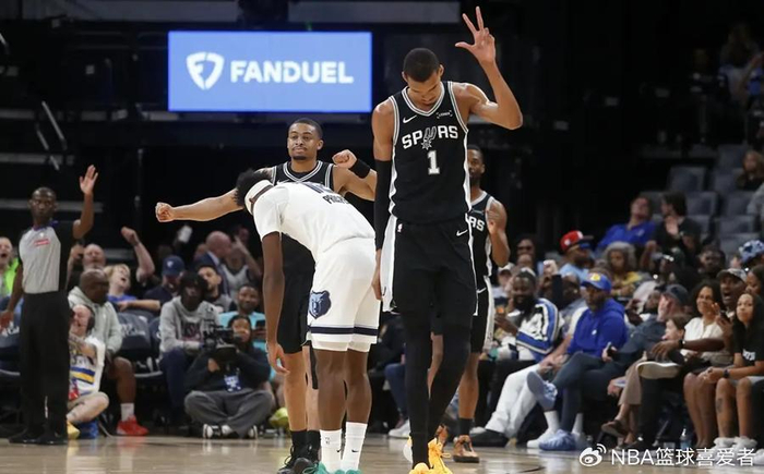凯尔特人逆转雷霆布朗31+8助攻，东契奇文班亚马