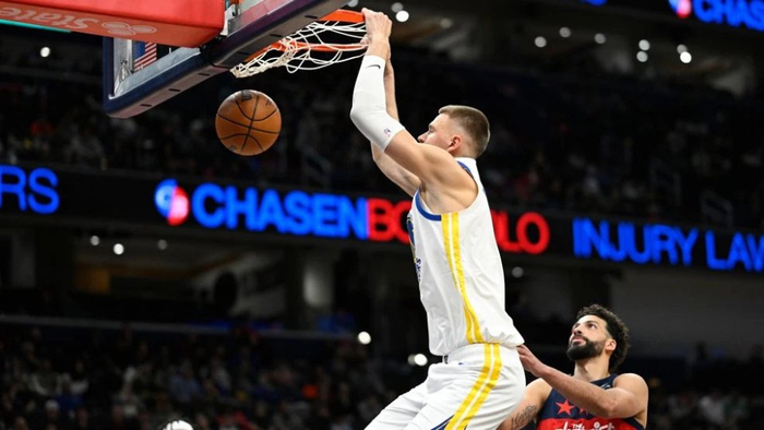 詹姆斯追平乔丹纪录 沃克创队史三分新高 布朗罚