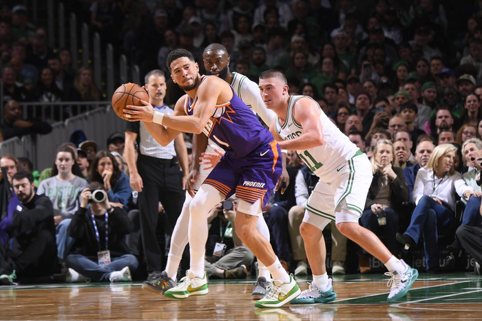 詹姆斯追平乔丹纪录 沃克创队史三分新高 布朗罚