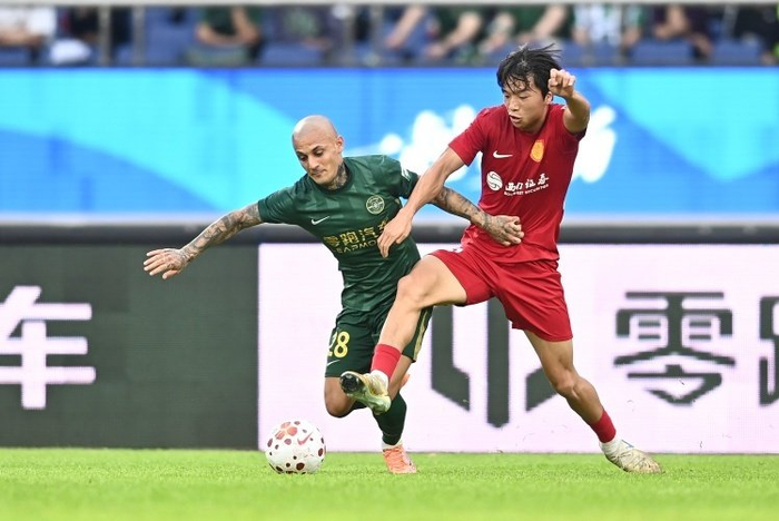 李镇全神级防守锁死米特里策 重庆龙客场力克浙