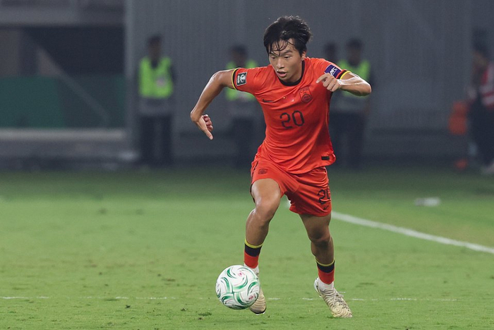 李镇全神级防守锁死米特里策 重庆龙客场力克浙