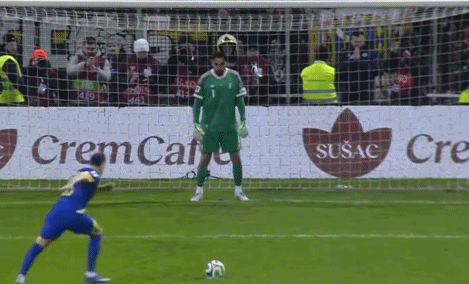 多纳鲁马纸条遭偷引点球大战争议