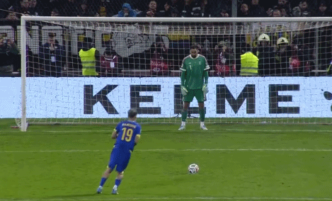 多纳鲁马纸条遭偷引点球大战争议