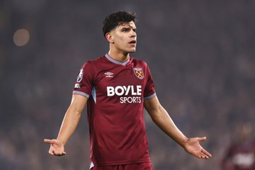 曼联争夺埃利奥特·安德森引热议 1.25亿报价难破